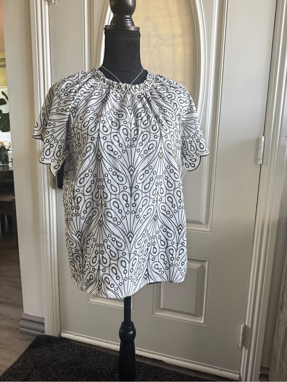 LOFT Black & White Floral Motif Puff Sleeve Blouse